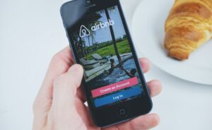 ΣΤΕ: παράνομη η εγκύκλιος της ΑΑΔΕ για τη φορολόγηση των Airbnb