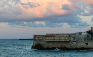 Λιμενικό Περίπτερο: Το ιστορικό κτήριο της πόλης στο οποίο για δεκαετίες οι Ηρακλειώτες διασκέδαζαν